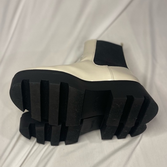 NEW Nordstrom Open Edit Ivory Patent Iris Lug Chelsea Boots Womens US 7.5 - Picture 12 of 14